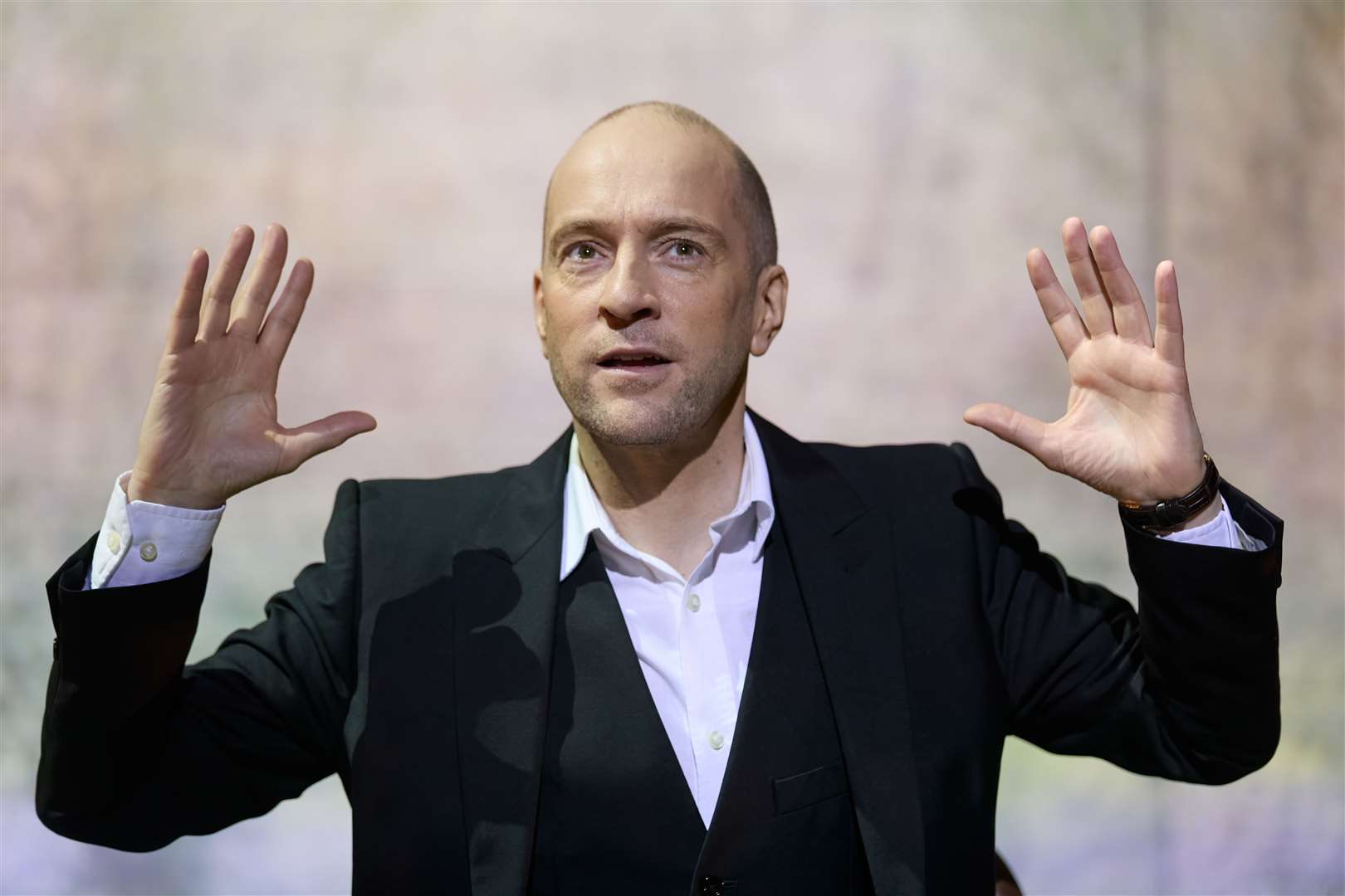 Derren Brown showcases a mix of of mind-control, suggestion, illusion and, of course, showmanship.