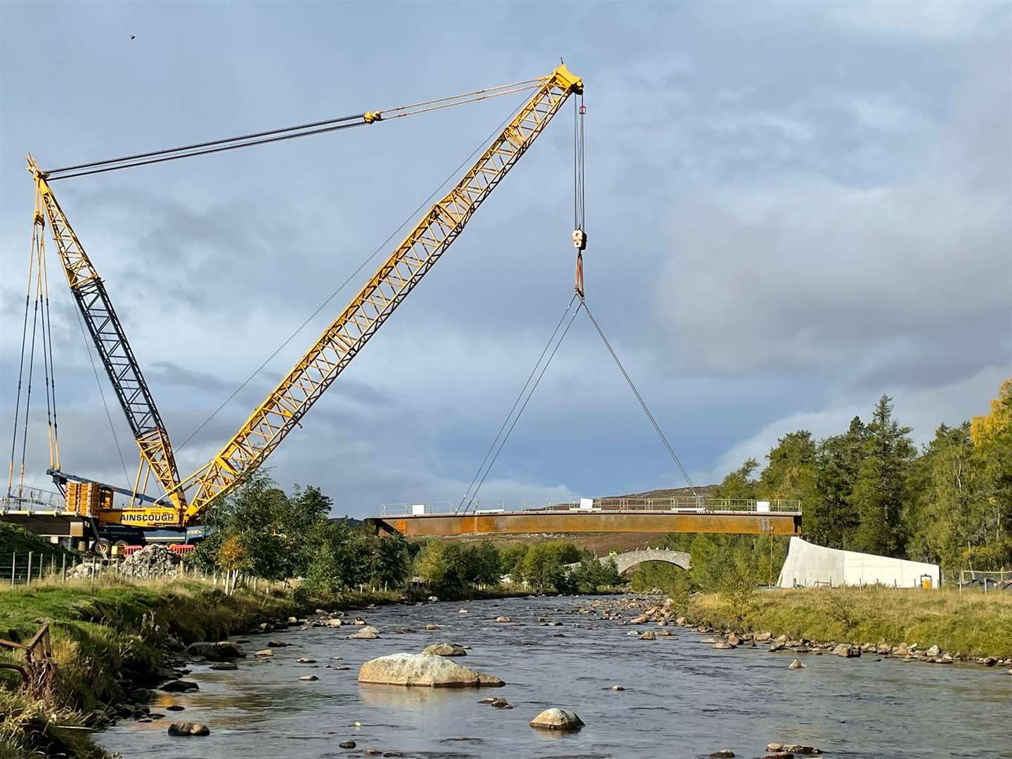 The beam is lifted into place at Gairnsheil