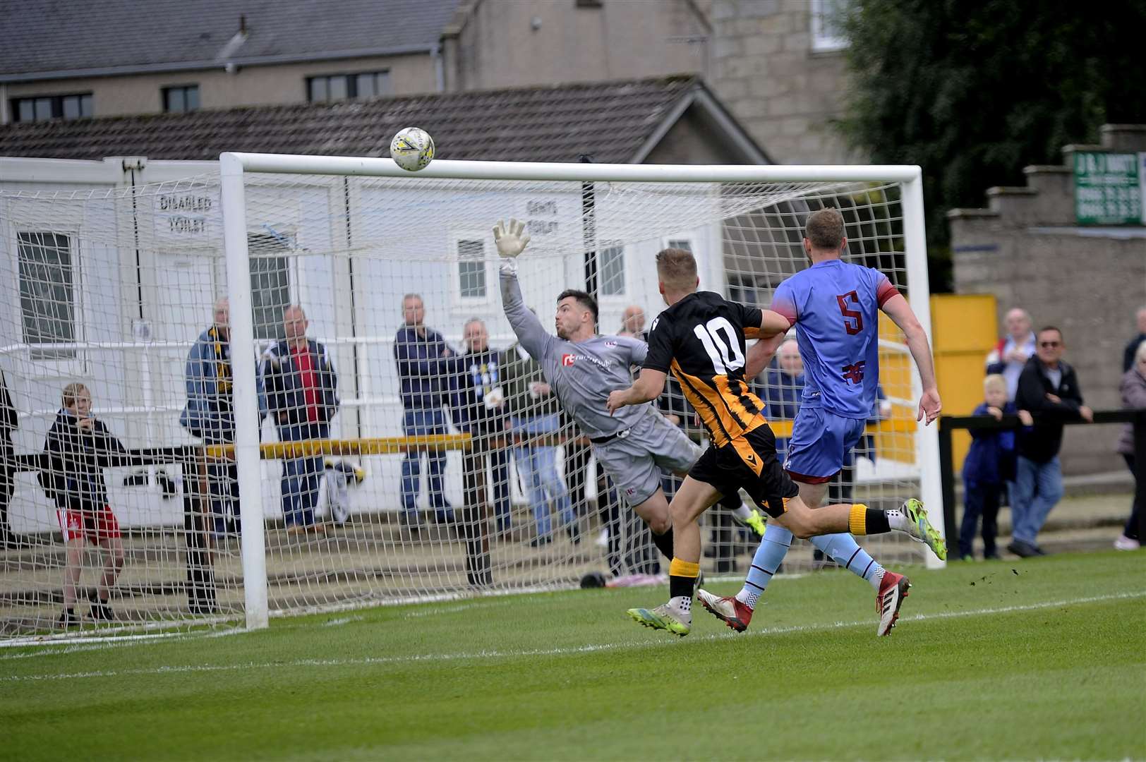 Angus Grant goes close for Huntly in the 1-1 draw against Keith. Picture: Becky Saunderson..