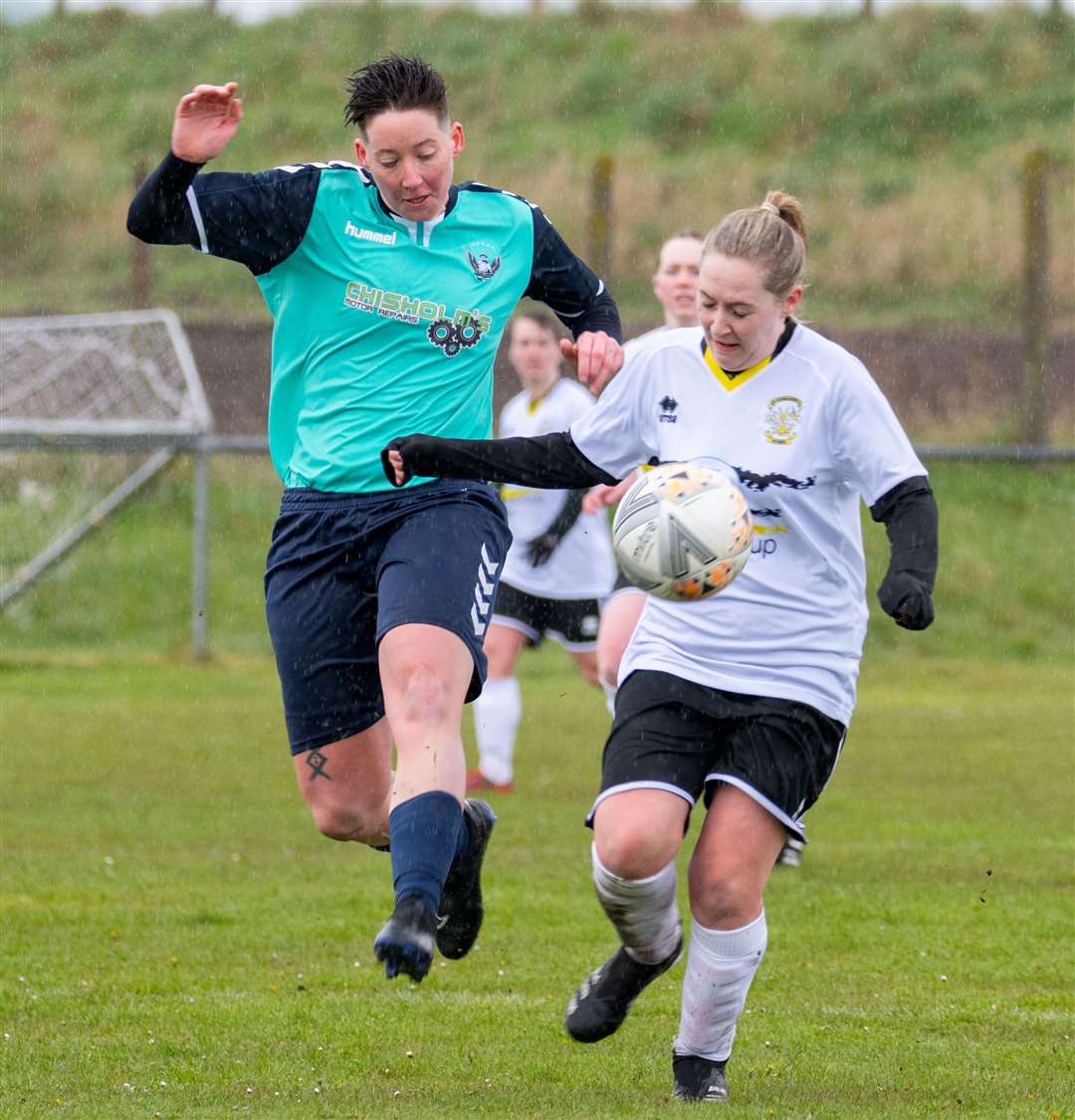 Jess Moore battles it out with a Clach defender. Picture: Beth Taylor