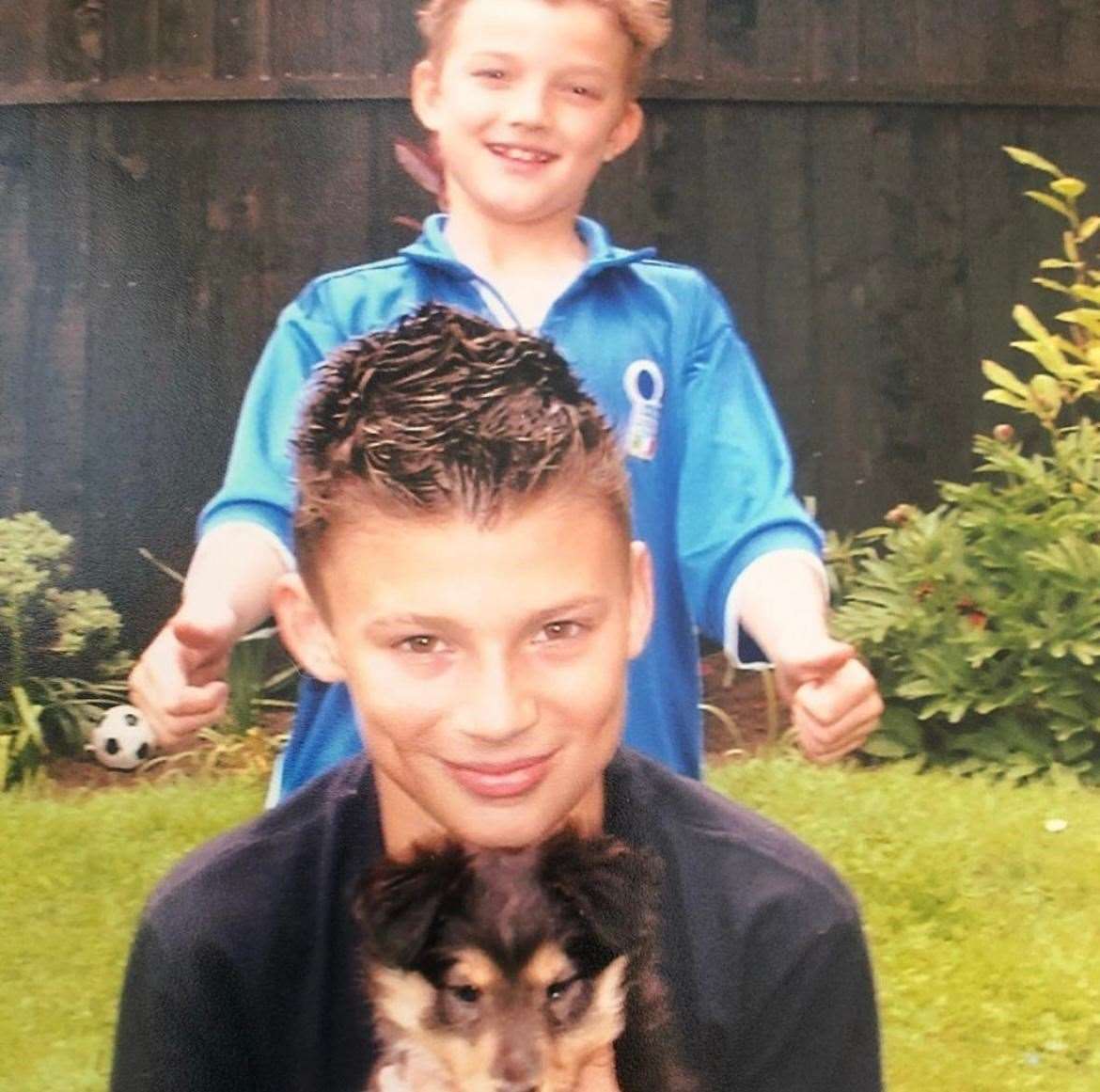 Jake Quickenden with his younger brother Oliver who died from bone cancer aged 19 (Family handout/PA)