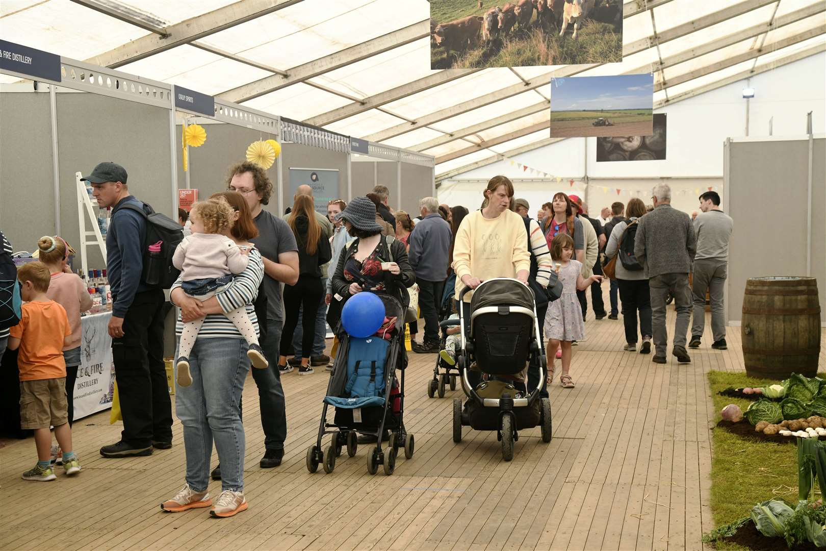 People having a look around all the stalls at the Turriff Show. ..Turriff Show 2022...Picture: Beth Taylor.