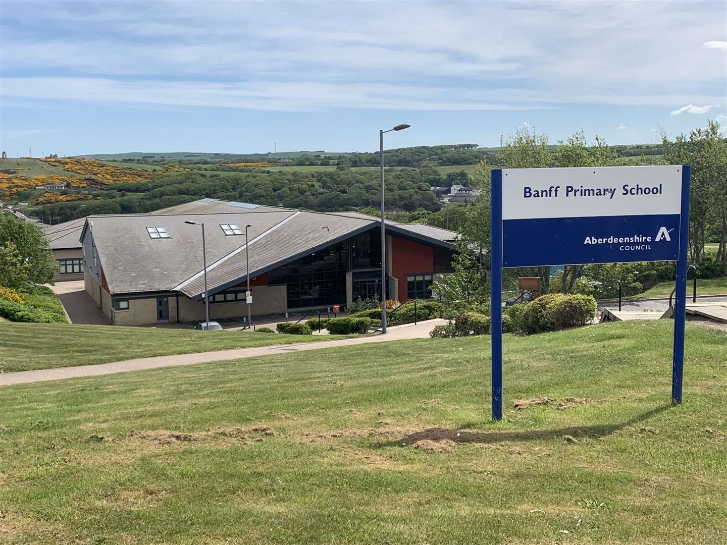 Plans to replace the roof at Banff Primary School have been approved.