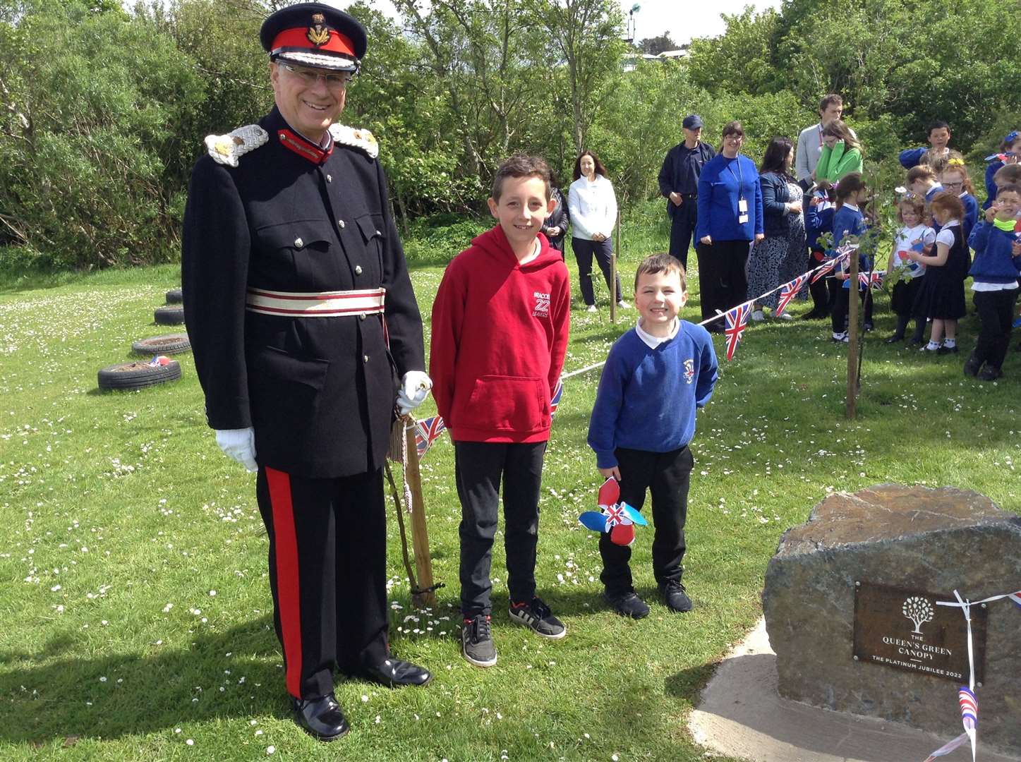 A commemorative plaque was unveiled by Lord Lieutenant of Banffshire Andrew Simpson with oldest pupil Iain MacDougall and youngest pupil Jake Ironside.