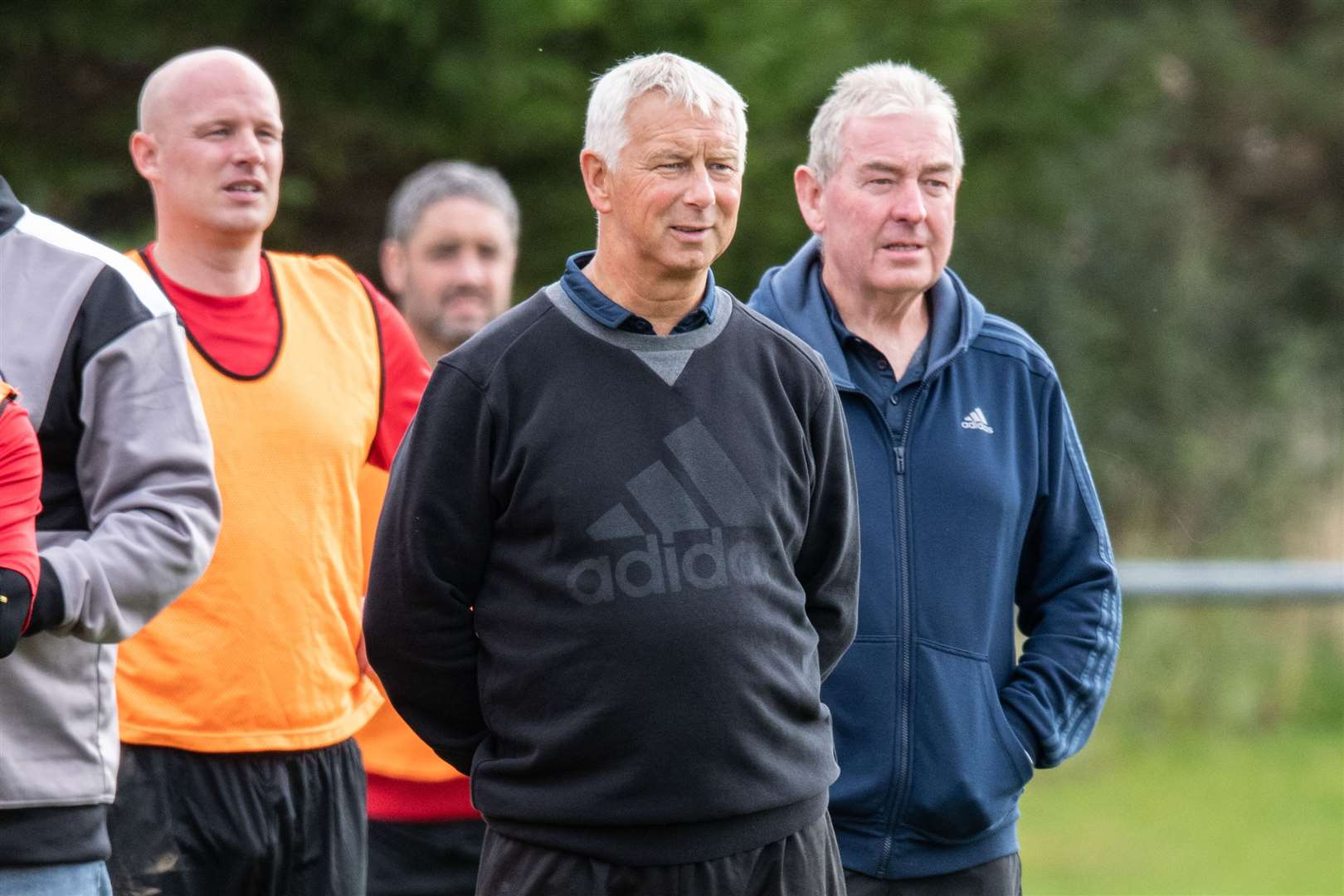Former Vale manager Gordon Winton (centre) and his 2003 assistant Donnie MacKay led the veterans' team. Picture: Daniel Forsyth..