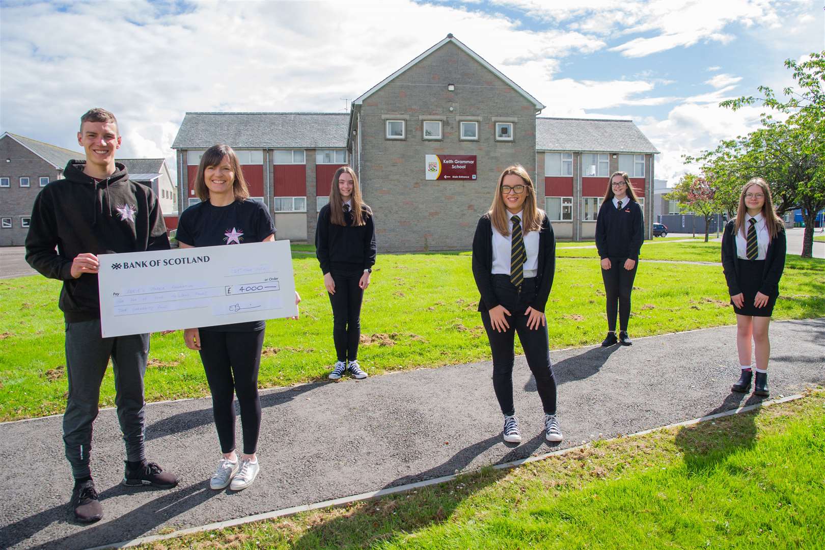 Cameron & Tammy Main accept a cheque for £4000 for the Abbie's Sparkle Foundation from Keith Grammar School pupils (left to right) Katie Dunbar, Megan Stewart, Cassie Findlay and Siobhan Donnison as part of the YPI excercise. ..Picture: Daniel Forsyth..