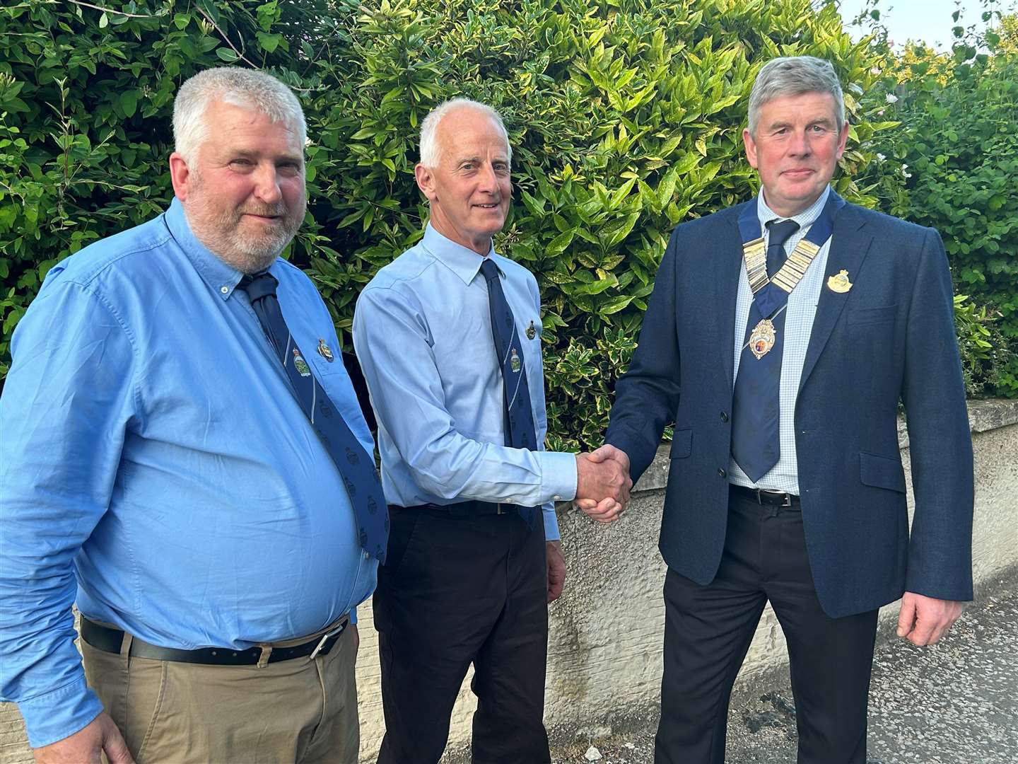 immediatepast president Billy Stewart (centre) congratulating Alan Cumming (right) on his appointment aspresident whilst junior vice president Brian Ross (left) looks on.
