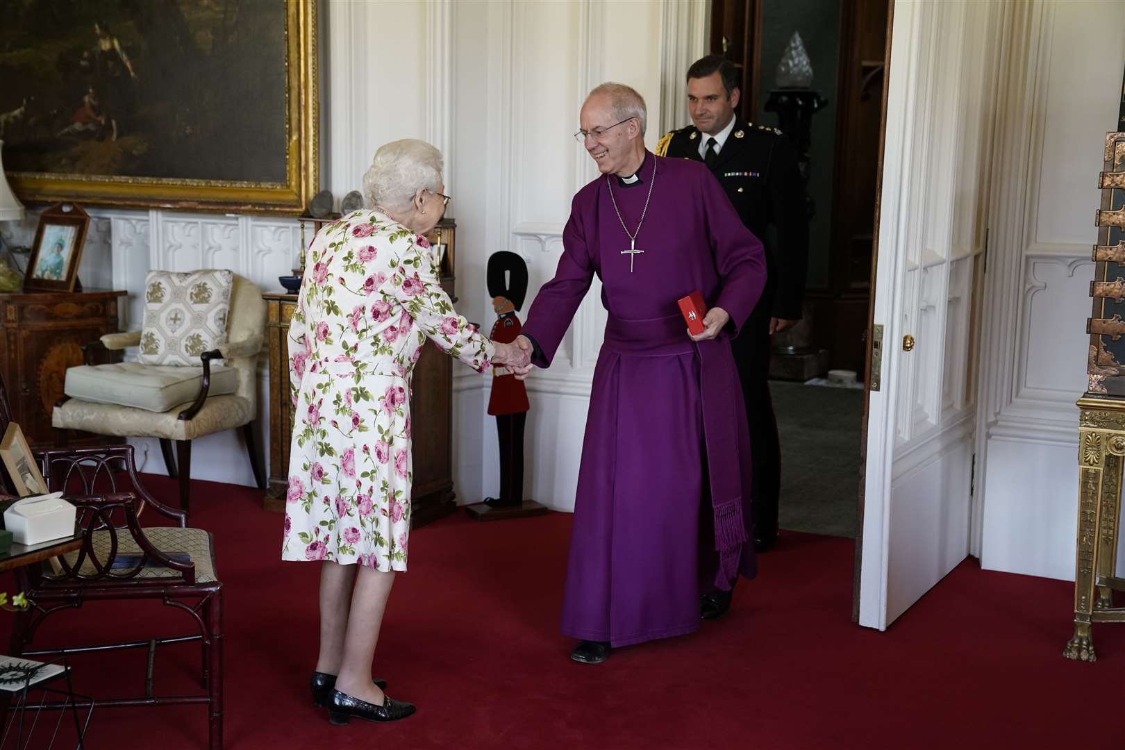 The Queen shakes hands with the Archbishop (Andrew Matthews/PA)