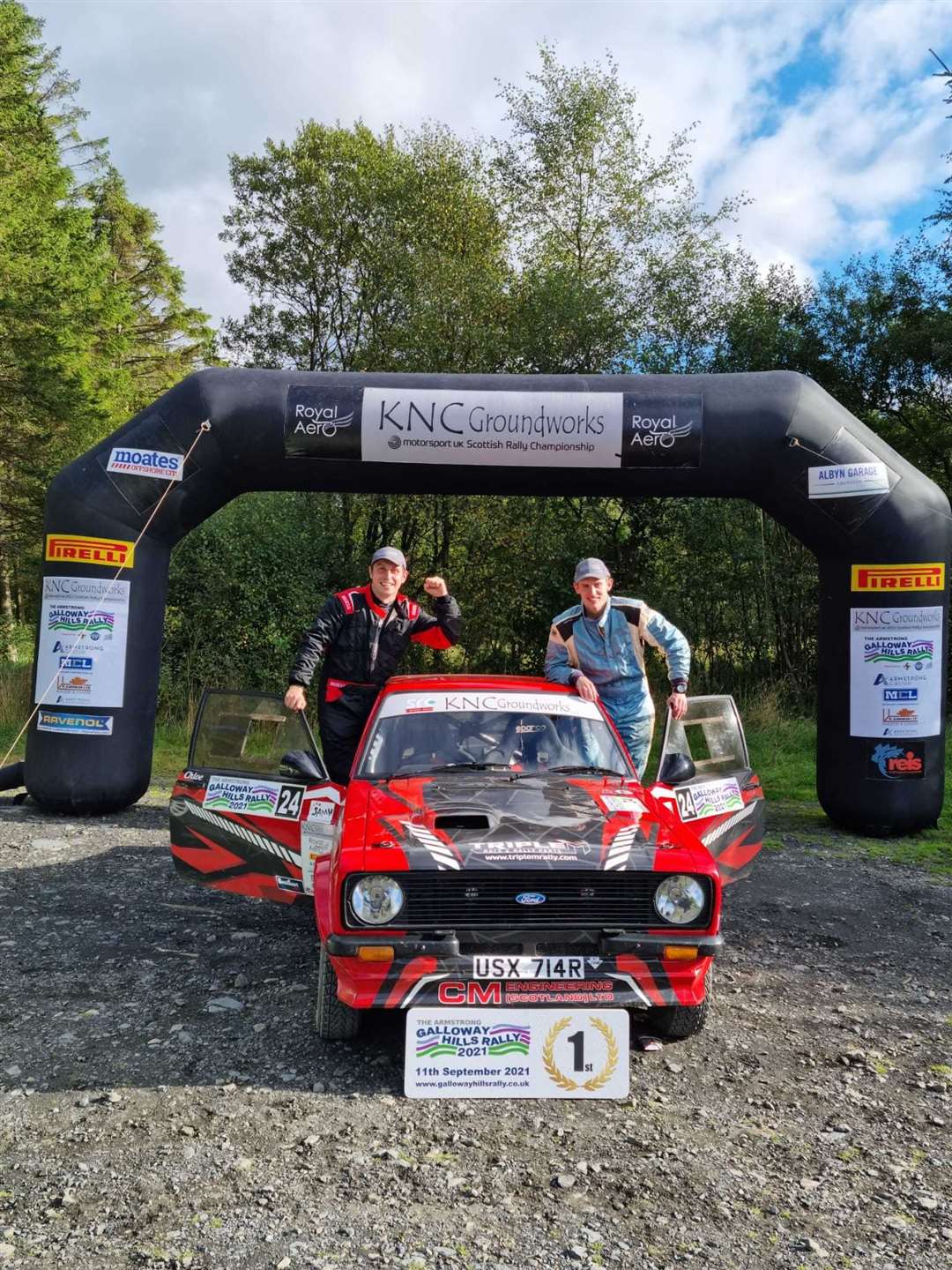 Mark McCulloch and Michael Hendry celebrate their 2WD Scottish title success.