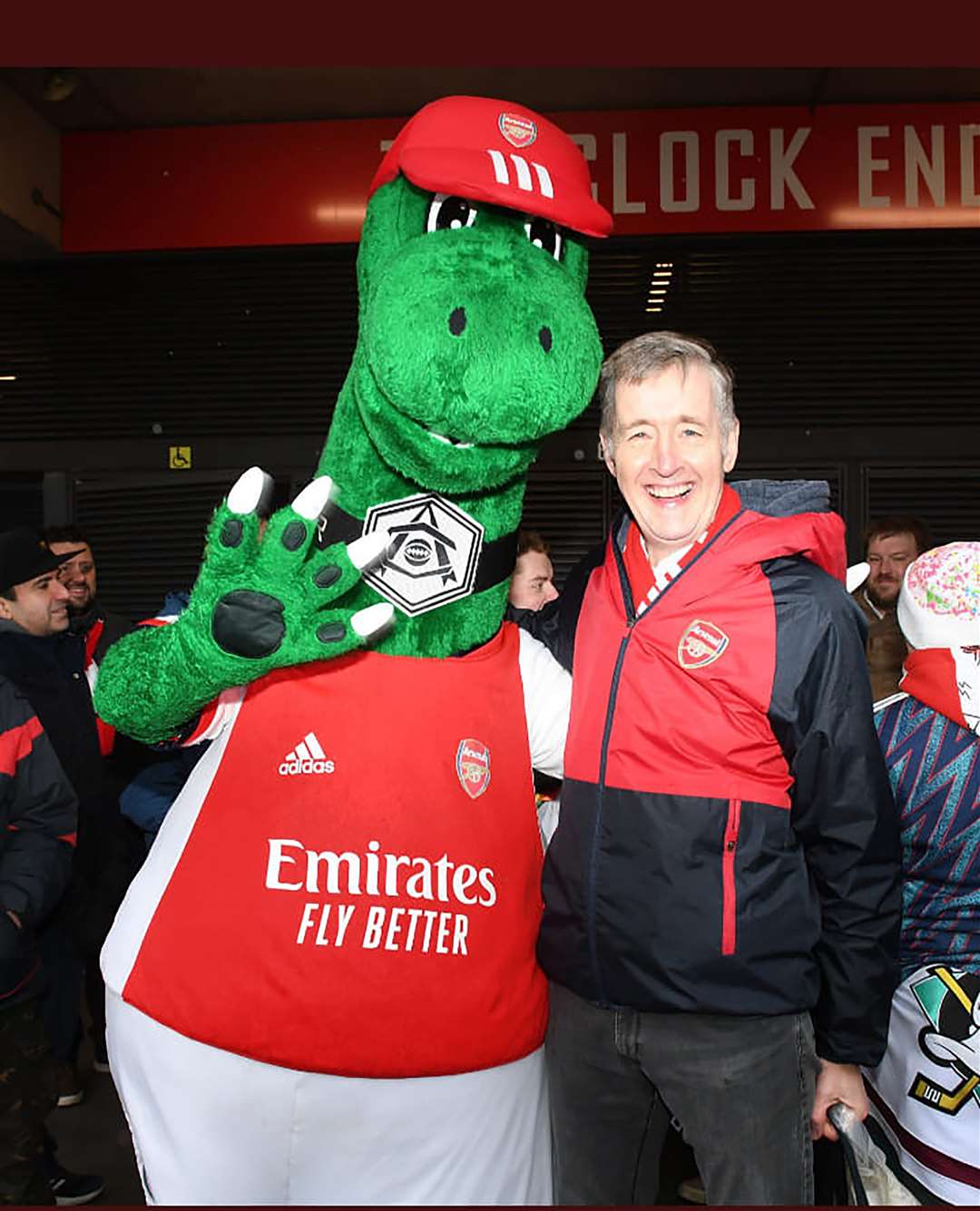 Carl Fearn of the Gaygooners with Gunnersaurus Arsenal mascot (Arsenal Media)