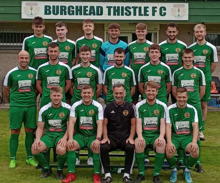 Burghead Thistle's squad for the 2023-23 north junior season with their new Tulloch's of Cummingston kit.