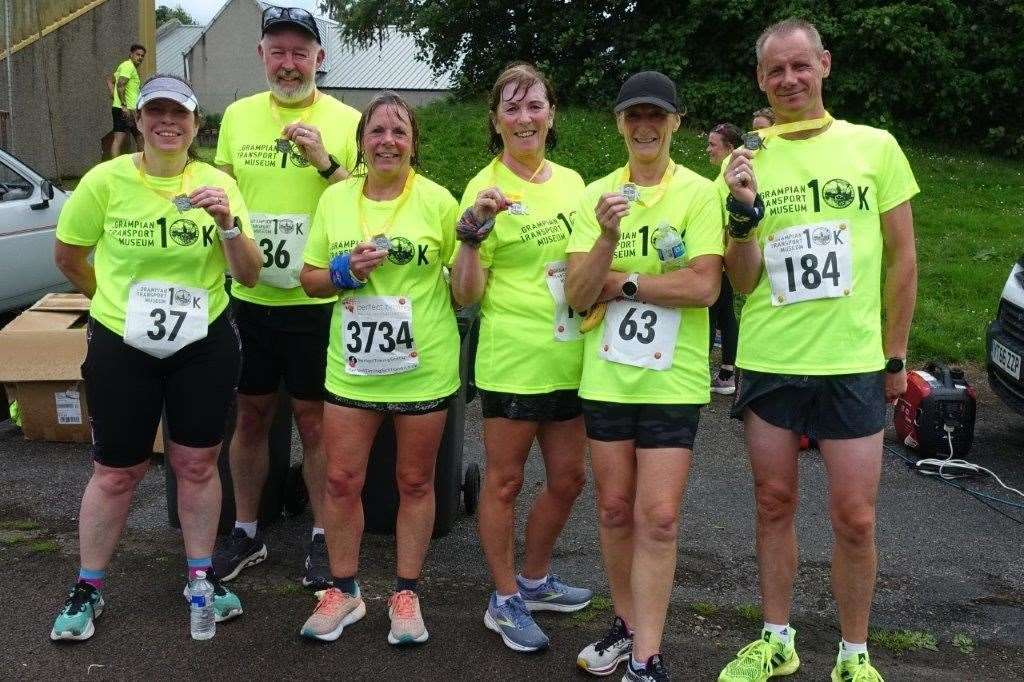 Janella and Colin from Elgin with Pat, Julie, Alison and Ian from NRG (Newmachar Running Group)