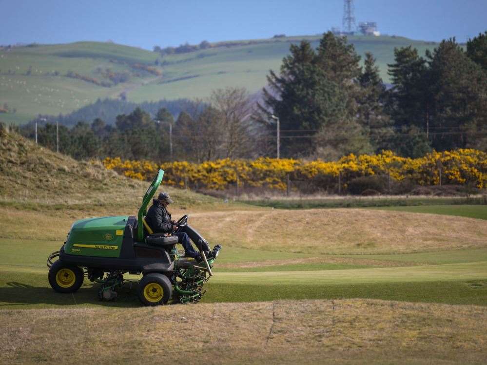 Funding is available for Scottish golf clubs to enable them to make improvements.