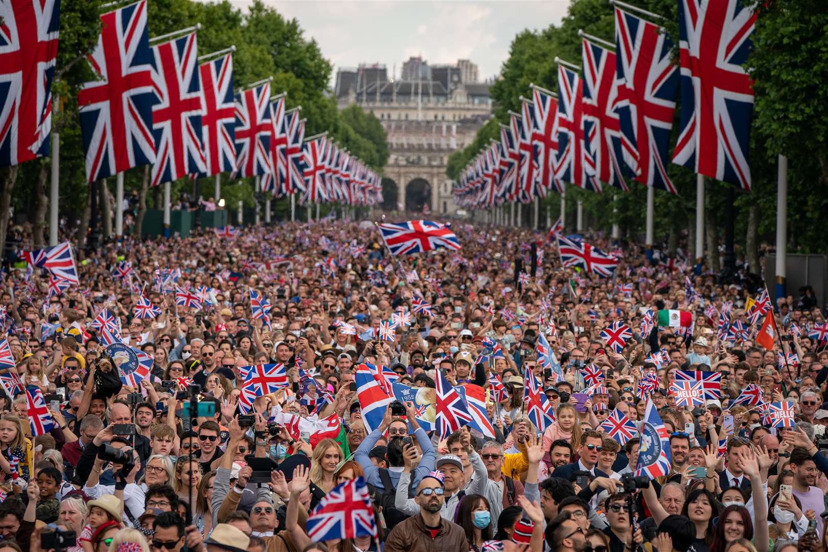 Crowds fill The Mall around Buckingham Palace in London (Aaron Chown/PA)