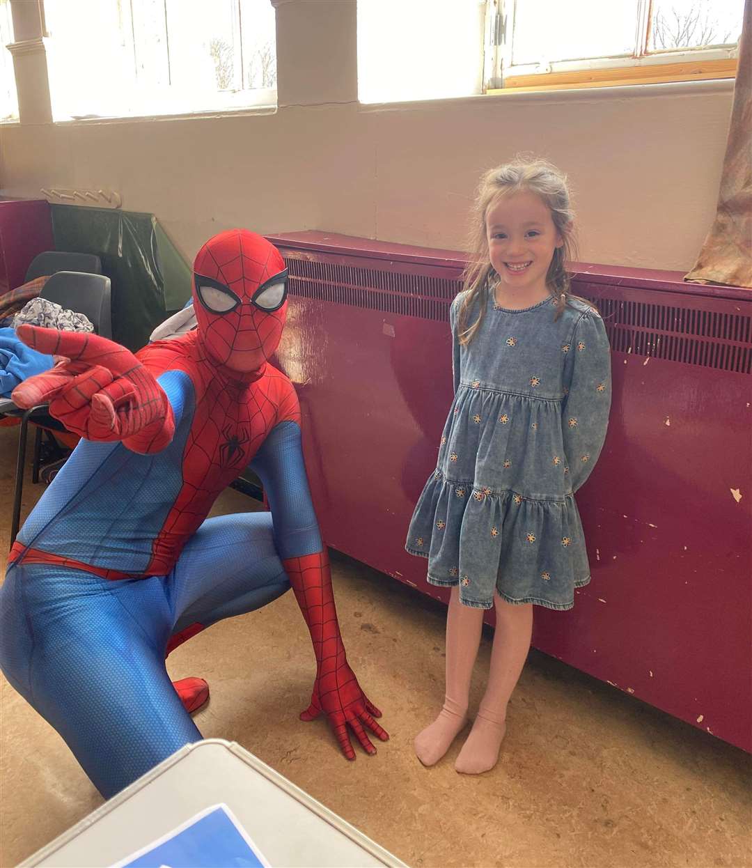 Isla Fowler meets a special guest at the family day.