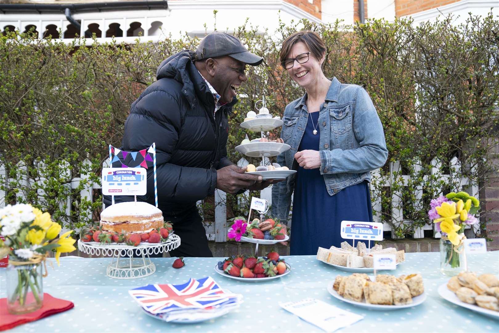 Ainsley Harriott and local resident Sarah Mountcastle (Kirsty O’Connor/PA)