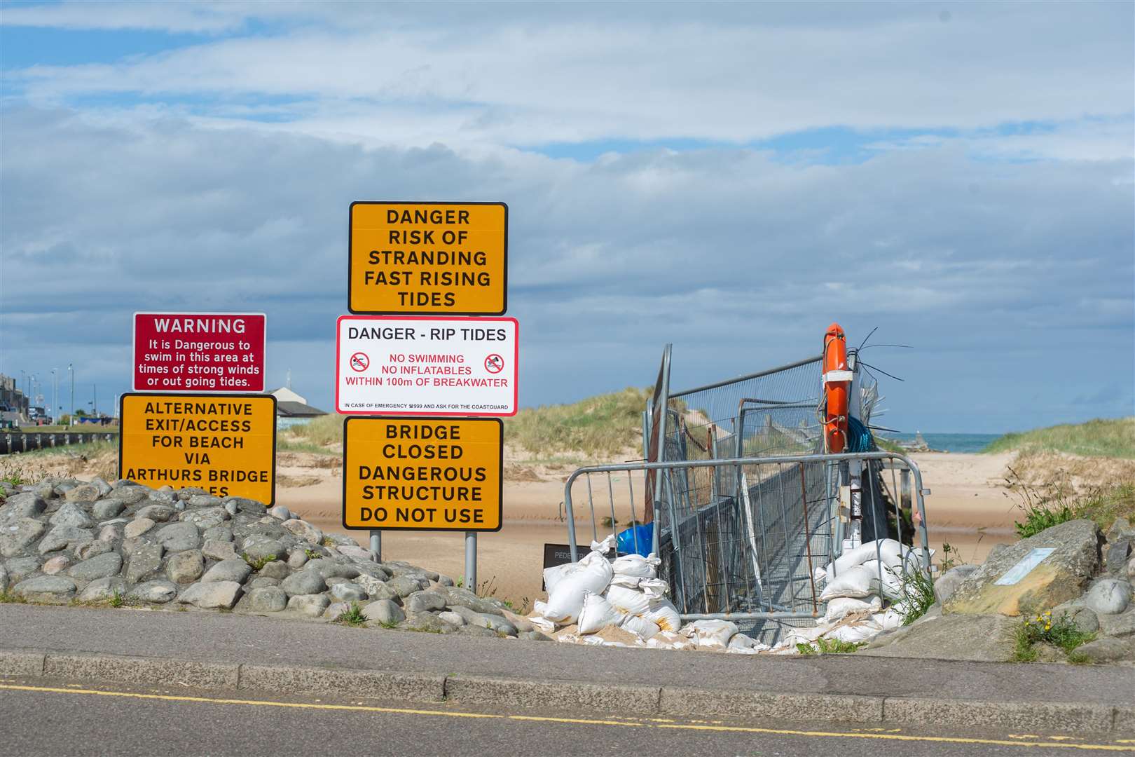Warnings to stay off Lossiemouth's East Beach footbridge. Picture: Daniel Forsyth.