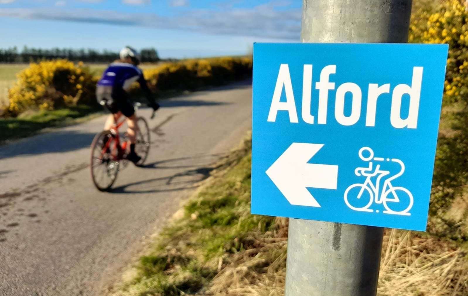 Temporary signs outlining cycle routes will be put up across the north-east this summer.