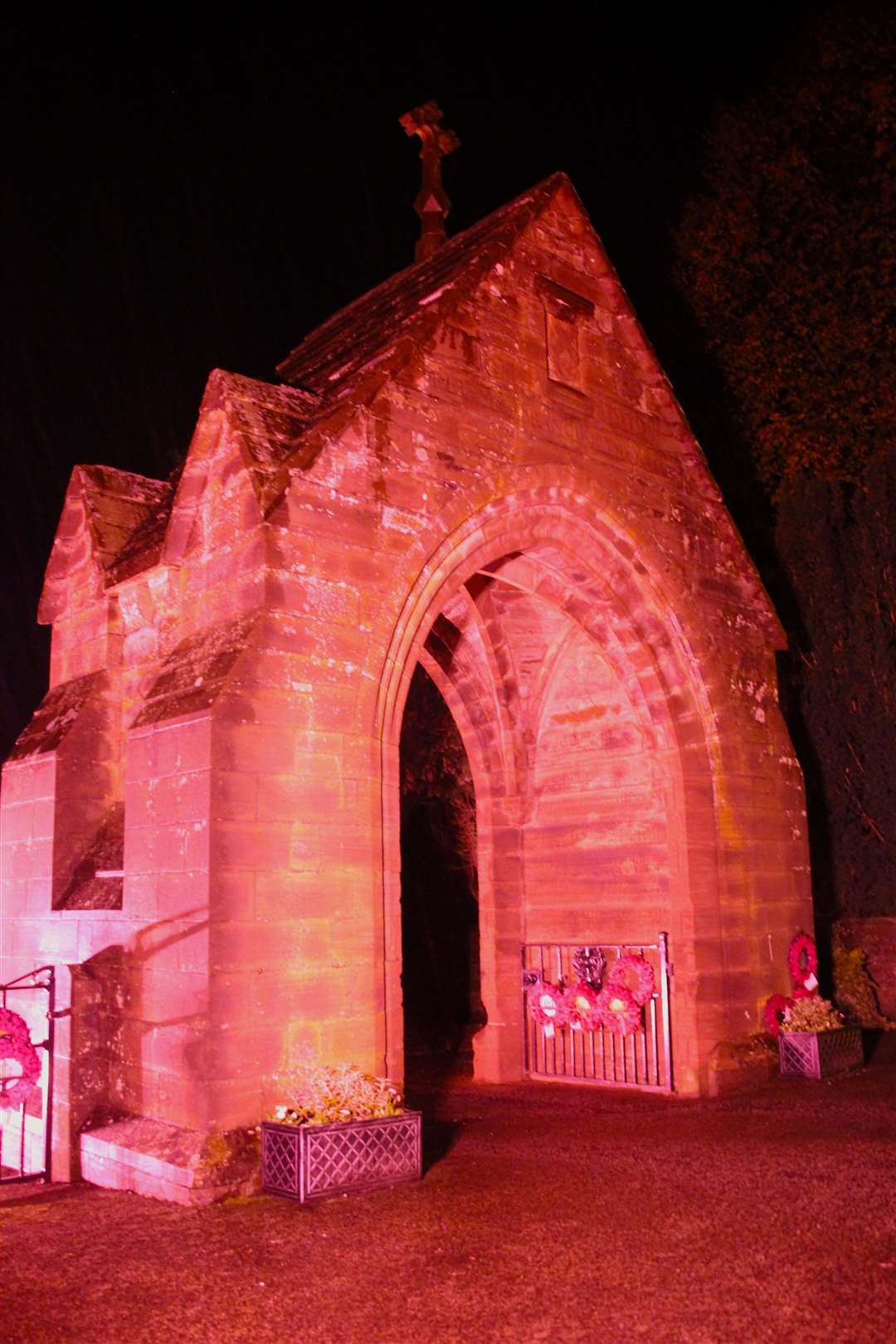 The town's Memorial Arch is lit up for the Poppy Scotland appeal.