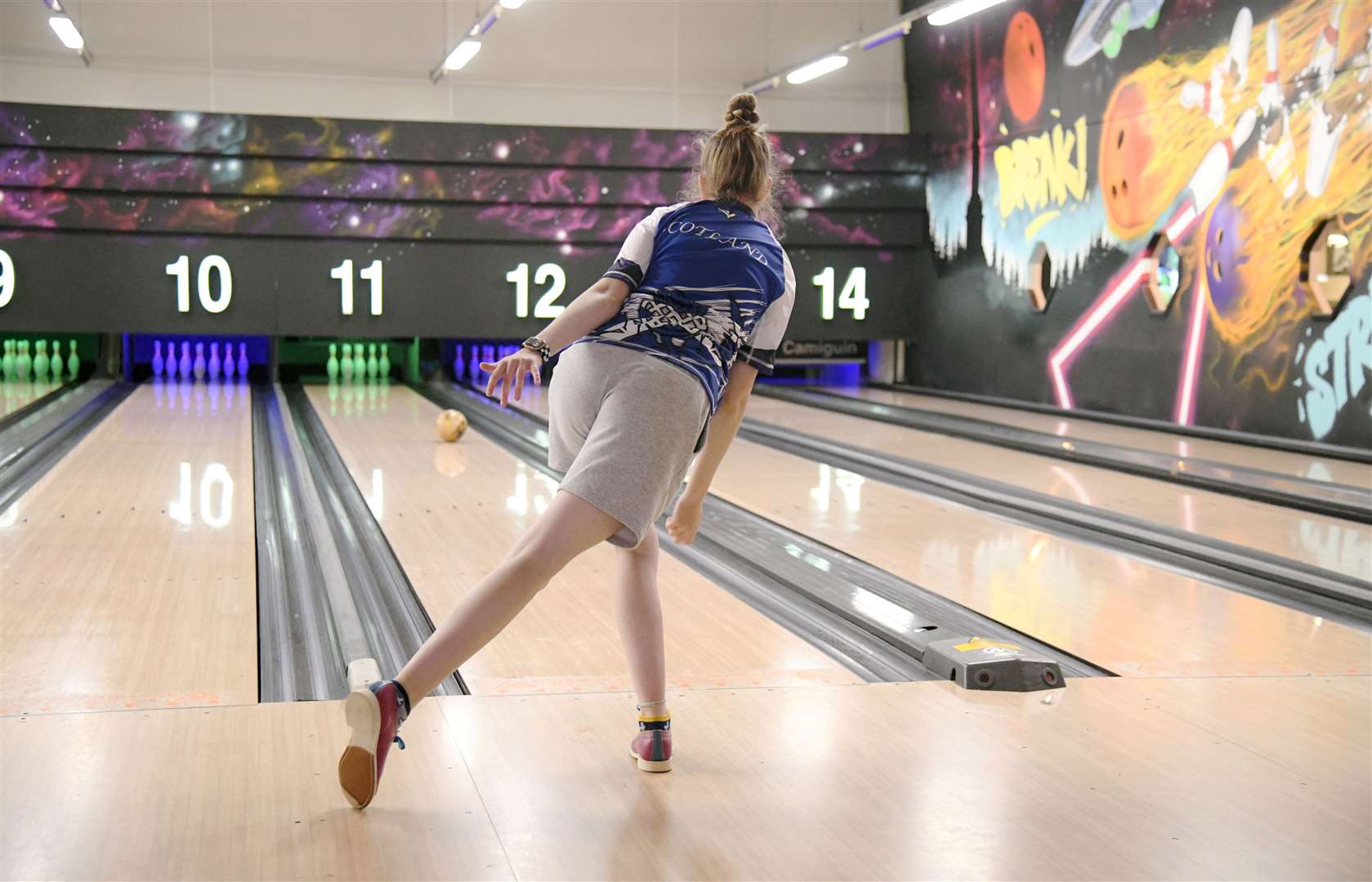 Carissa Anderson looks to make another strike at Pinz. Picture: Beth Taylor.