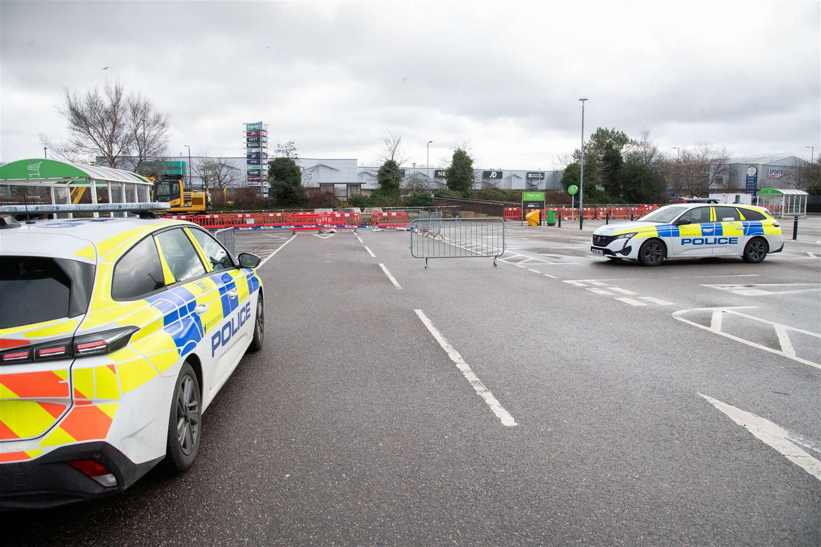 Edgar Road and Tyock Burn were cordoned off by police after ‘unexploded ordnance device’ was discovered.Picture: Daniel Forsyth.