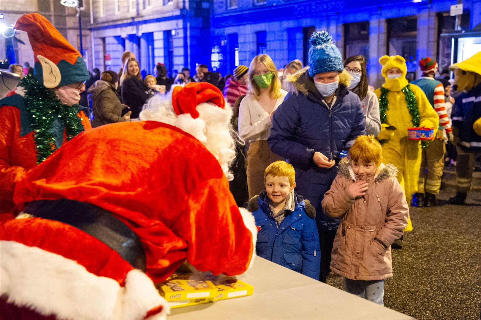 Santa met youngesters in the Square...Picture: Daniel Forsyth..