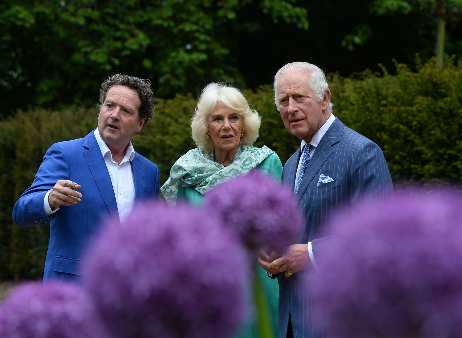 The King and Queen with garden designer Diarmuid Gavin (Mark Marlow/PA)