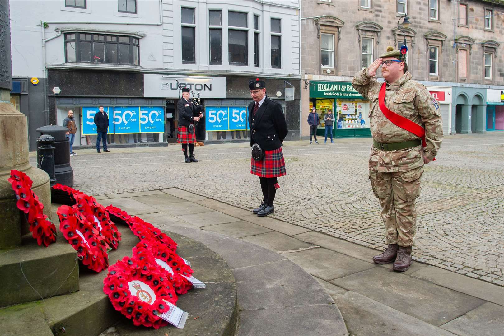 John Hogg, of the Elgin & District Pipe Band, and Graeme Wells, of the Elgin Army Cadet attachment, lay a wreath at the Elgin Plainstones War Memorial on Remembrance Sunday 2020. Picture: Daniel Forsyth.