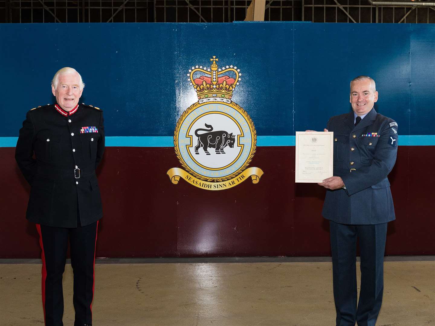 SAC Eddy Imlah is presented with his Meritorious Service certificate by the Lord Lieutenant of Moray, Major General Seymour Monro.