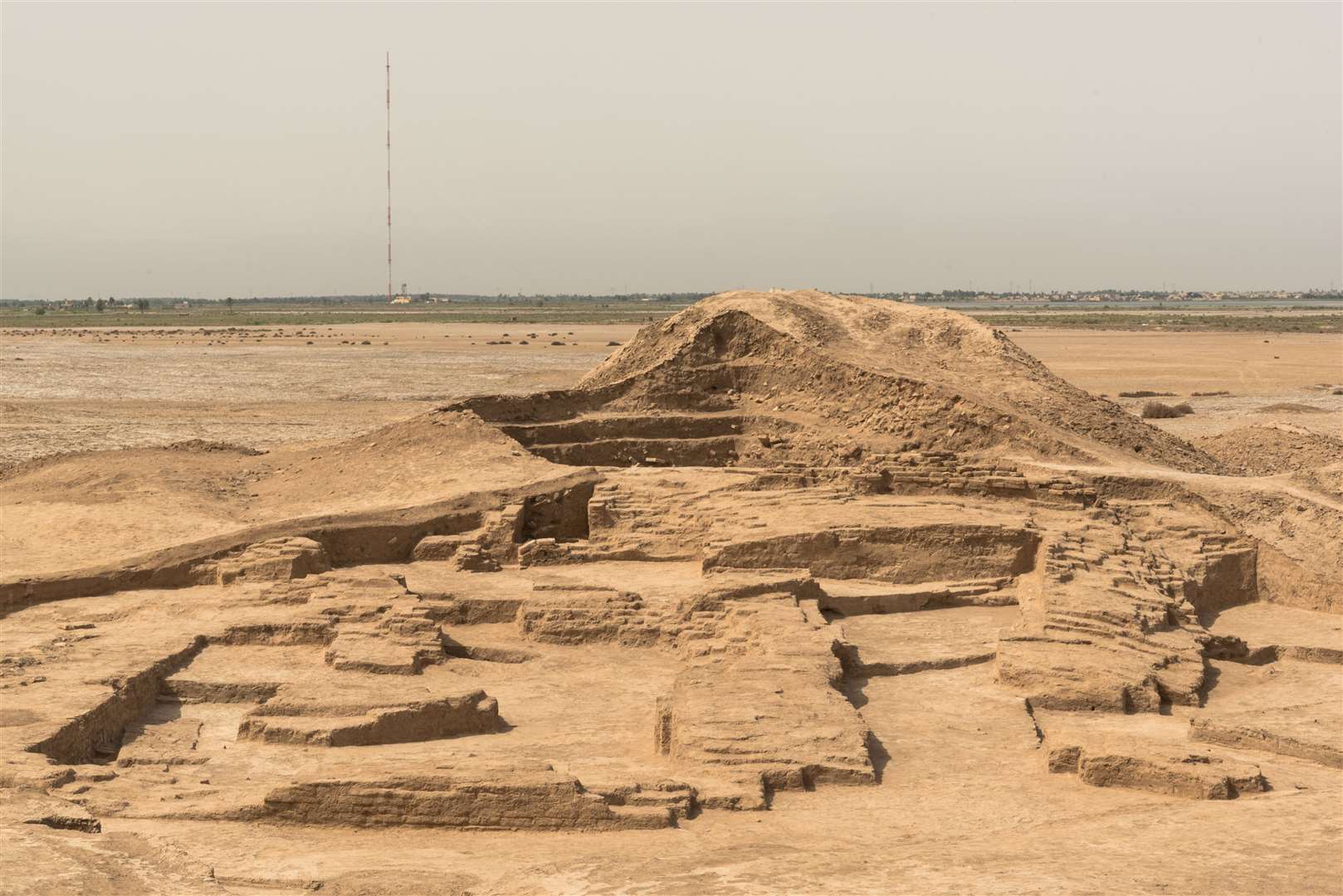 The Temple of Ningirsu. A view of the BritishMuseum team’s excavations and in the background a 19thcentury spoil heaptowering abovethe archaeologicalremains (Dani Tagen/The Girsu Project/PA)