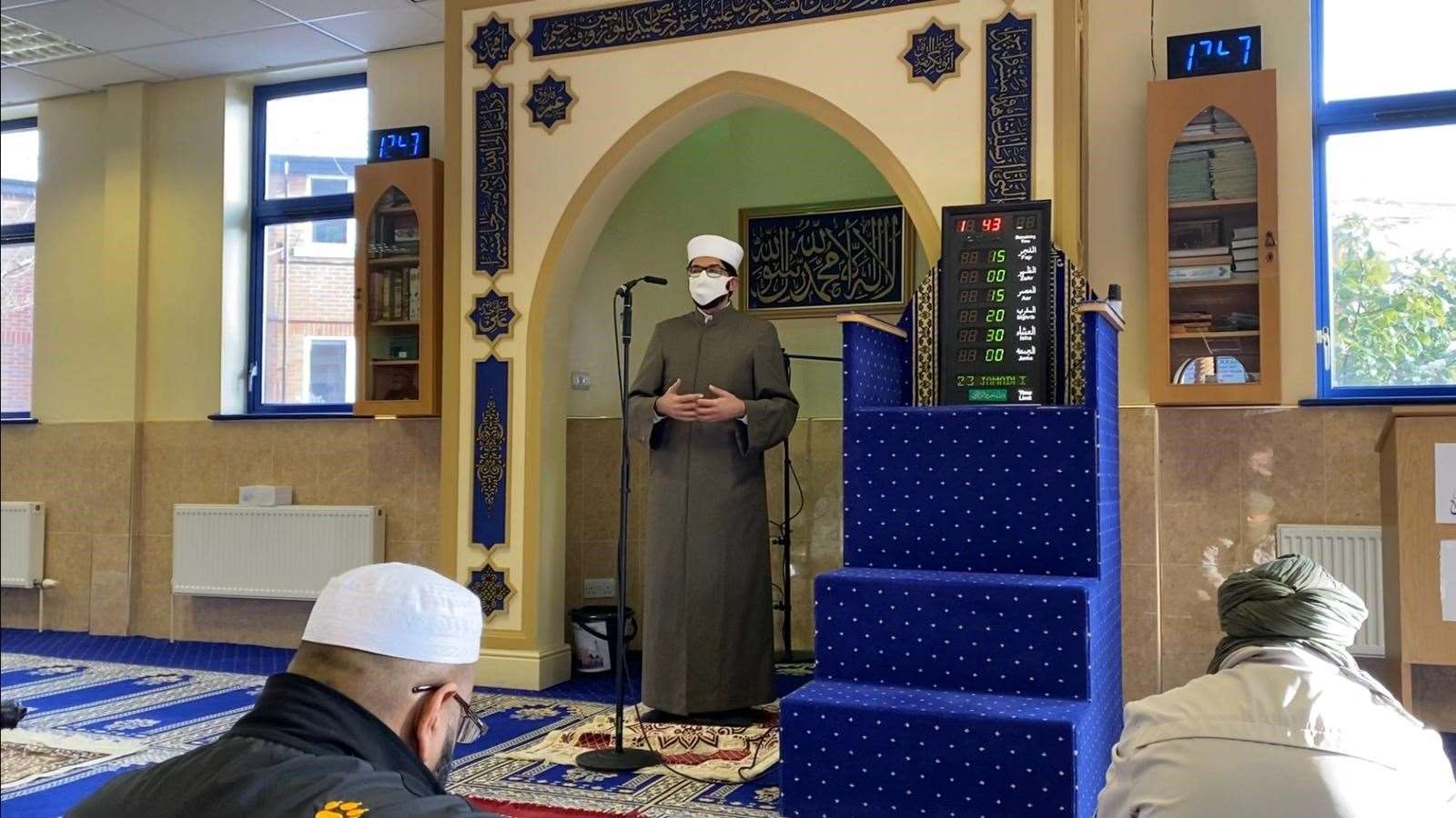 Imam Qari Asim gives a sermon encouraging Muslims to get the covid vaccine at the Makka Mosque in Leeds (Qari Asim)