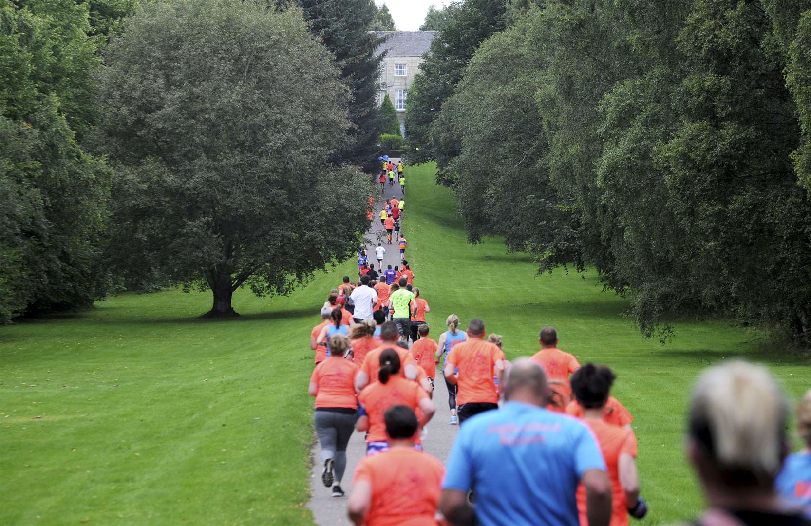 Picture: Eric Cormack. Image No. 044686. Room To Run . 5k Runners Make Their Way Towards The Castle Hotel.