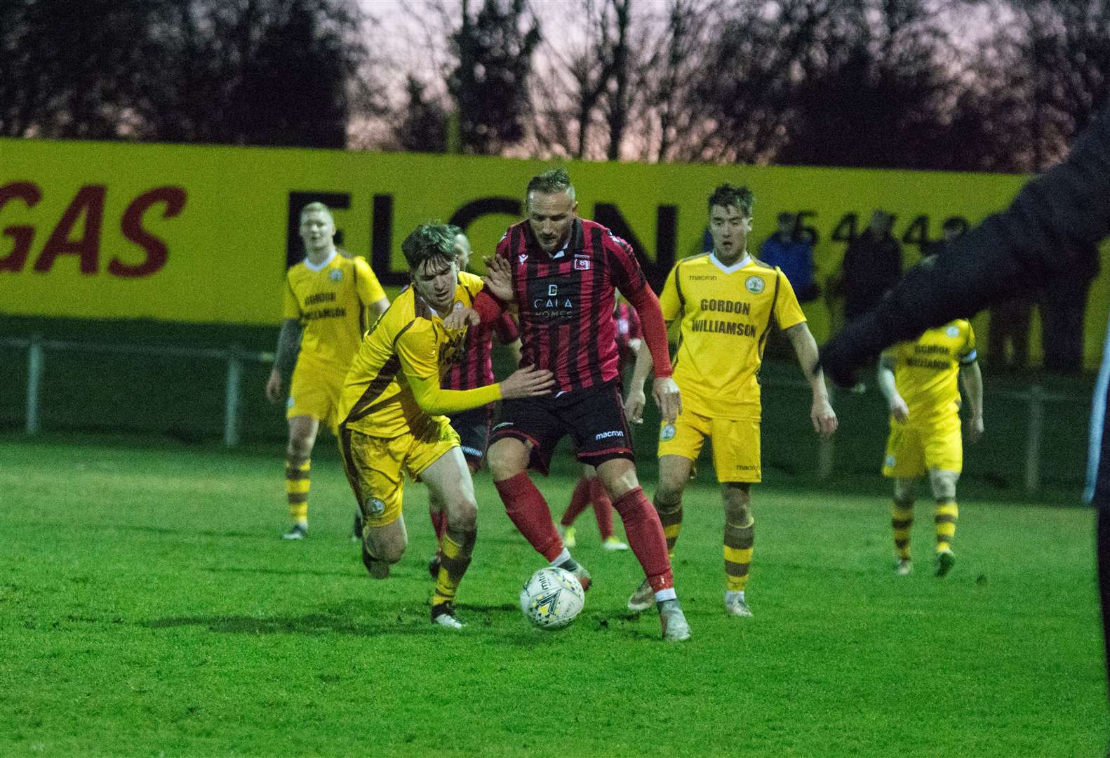 Forres Mechanics take on Inverurie Locos. Picture: Becky Saunderson..