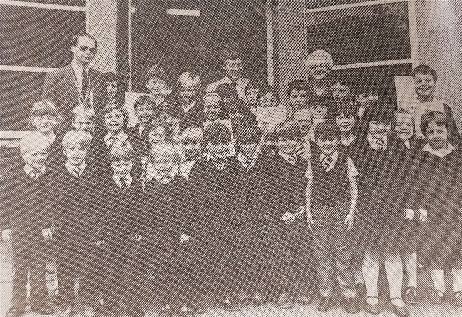 Auchterless Primary School were winners of Turriff And District Round Table's sunflower growing competition (Turriff Advertiser 1985)