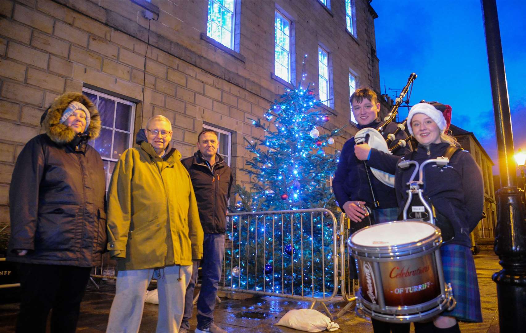 From left Tracy and Kenny Grant with Dan Chalmers and his kids Hollie and Owen Chalmers...Banff Christmas Lights 2021...Picture: Becky Saunderson..