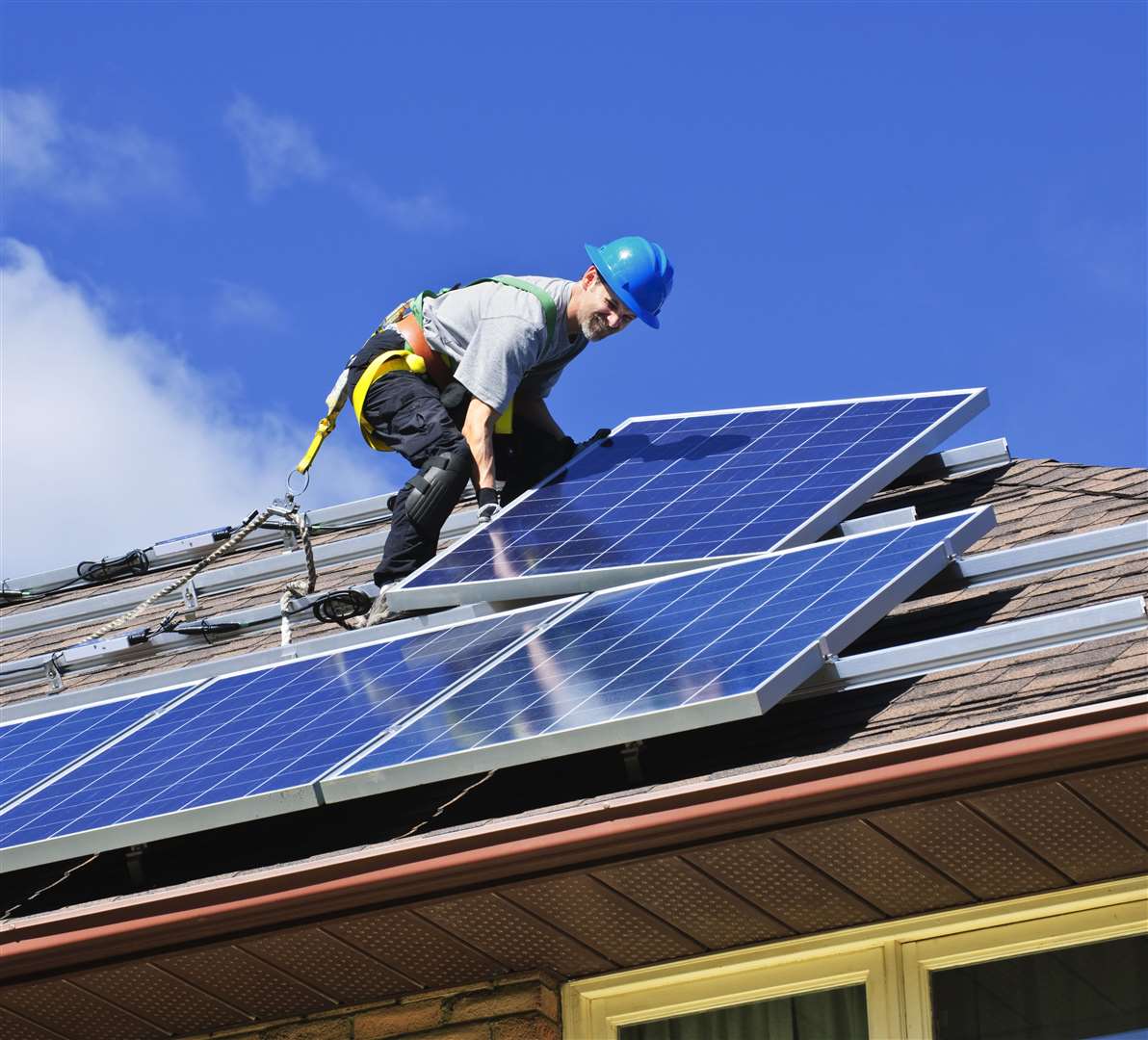 Aberdeenshire Council is installing solar panels to 500 of its housing properties.