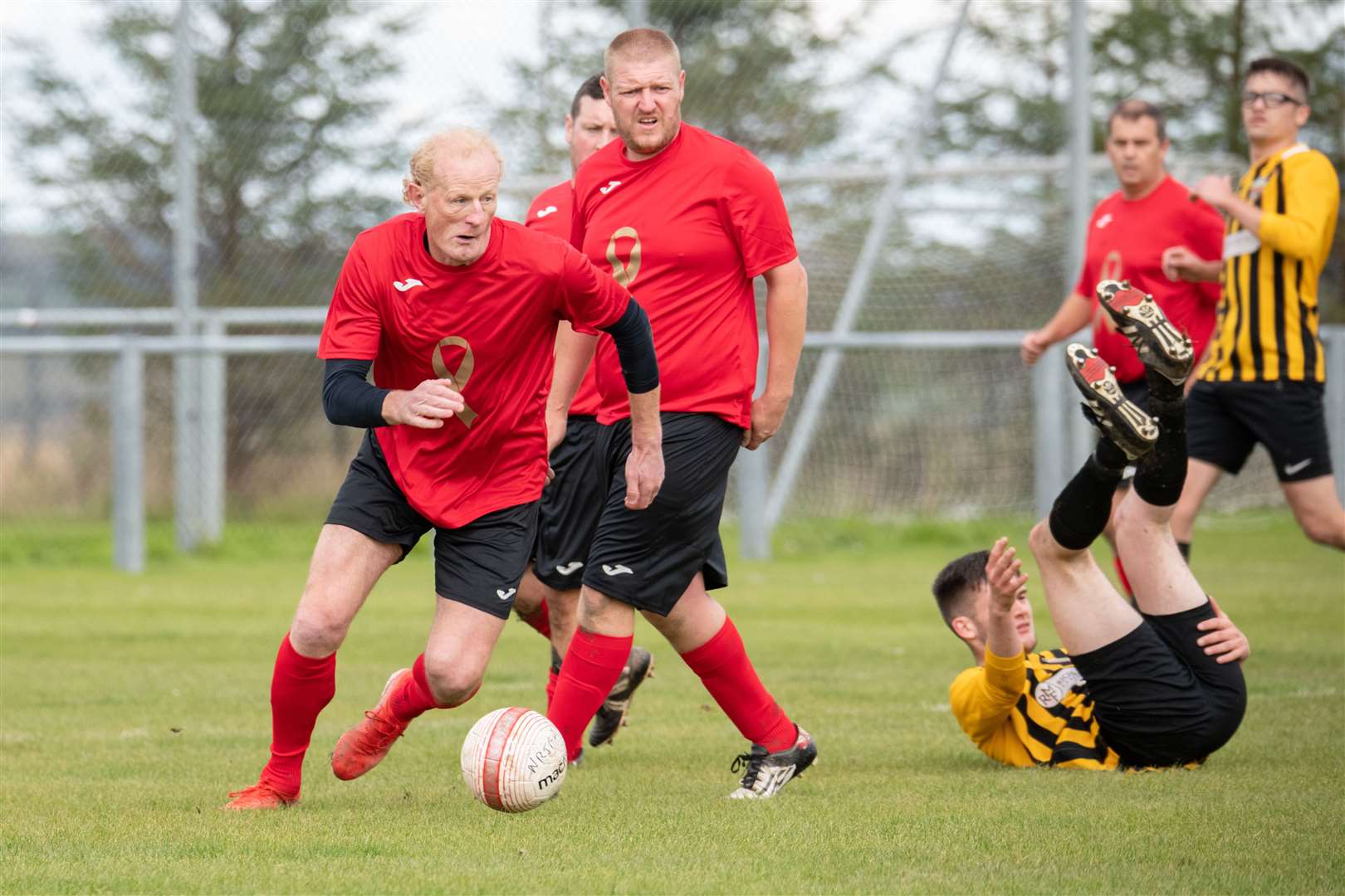 Former Scotland skipper Colin Hendry made a guest appearance for the 2003 Islavale team. Picture: Daniel Forsyth..