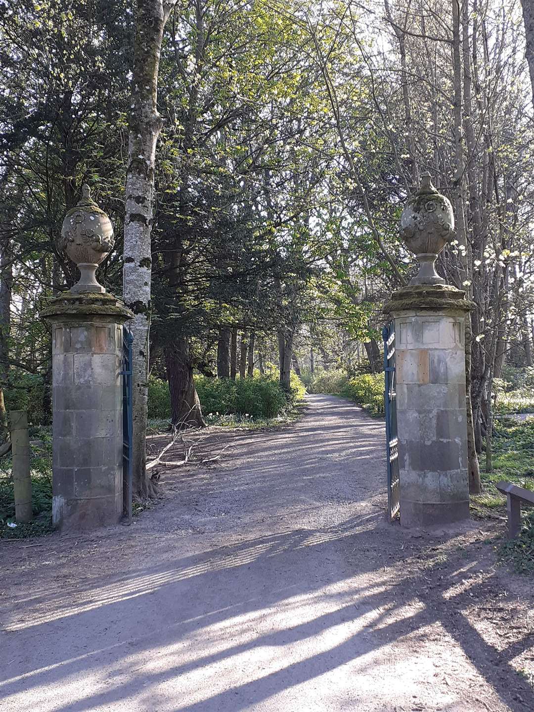 The entrance to the Duff House grounds.