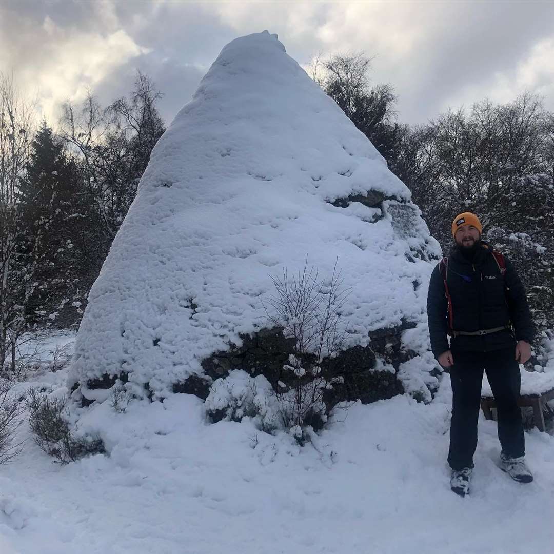Ellon senior team player John Campbell organised the participation in the challenge for the local club and braved the elements during his miles.