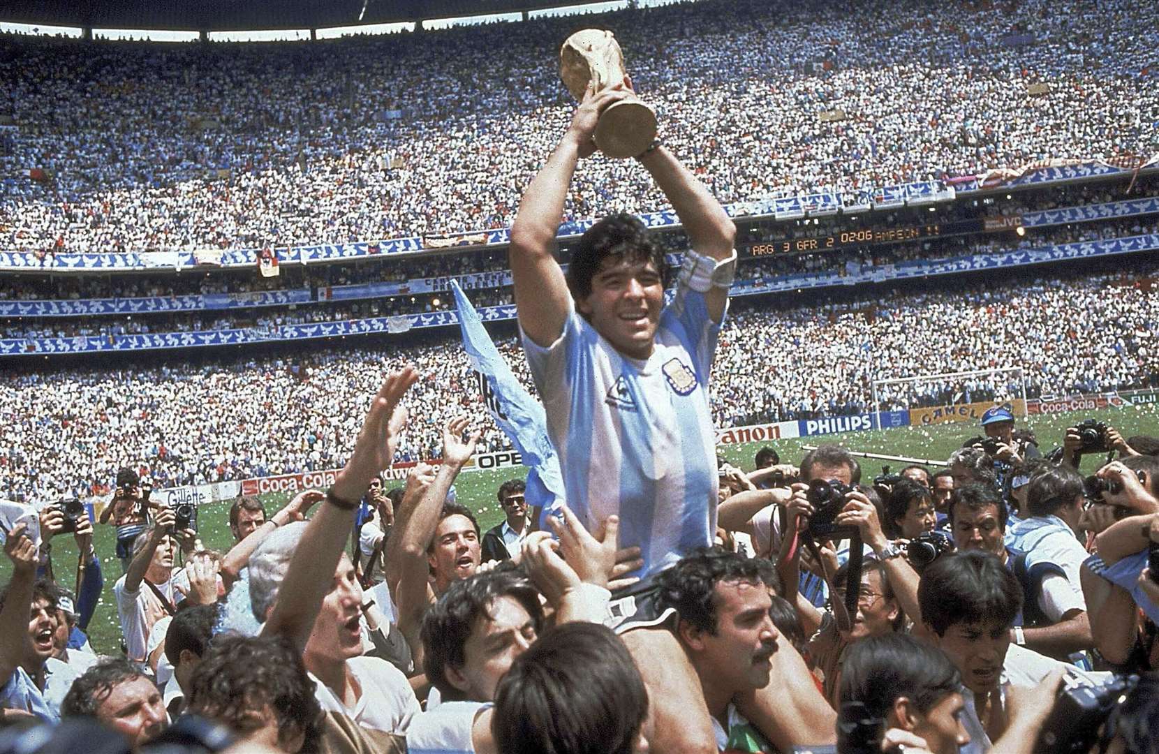 Diego Maradona holds up the World Cup in 1986 (Carlo Fumagalli/AP)