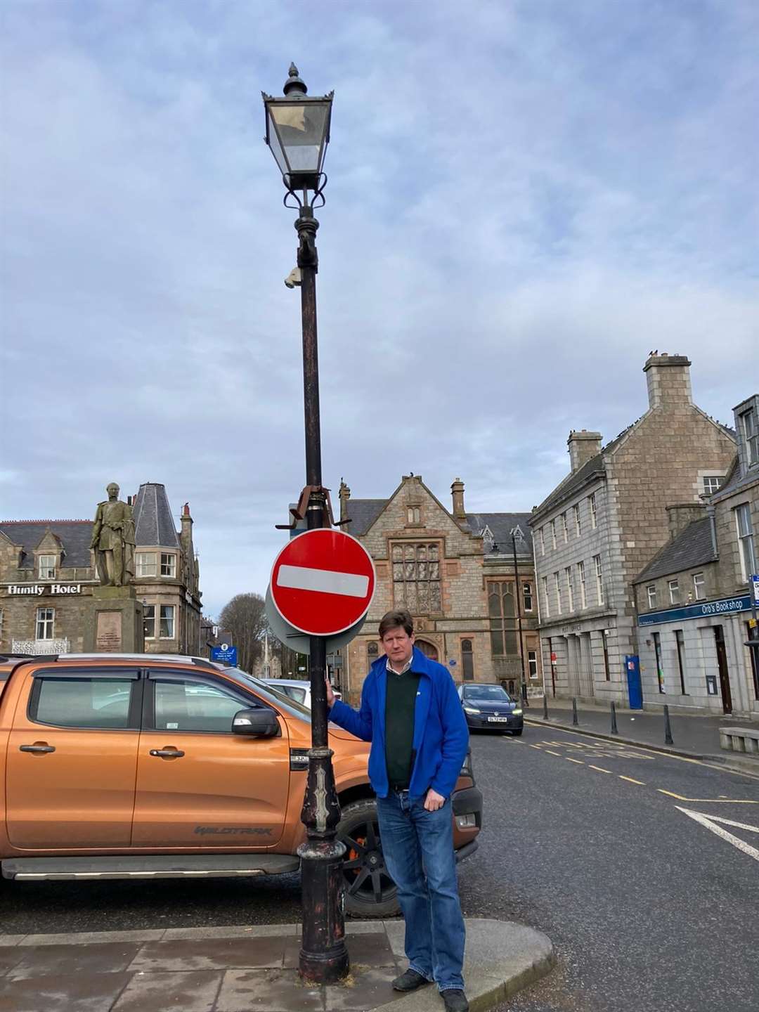 MSP Alexander Burnett has raised the issue of the removal of the lamps from Huntly town centre.