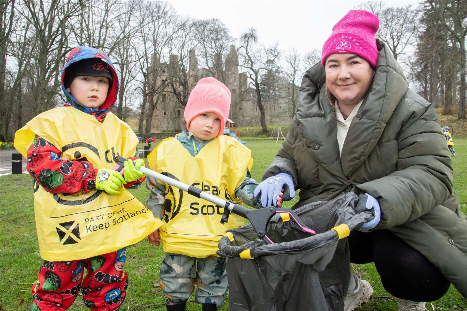 Teddy Crocket, River Crocket and Kayleigh Nicholls at the community litter pick as part of Keep Huntly Beautiful…Picture: Daniel Forsyth.