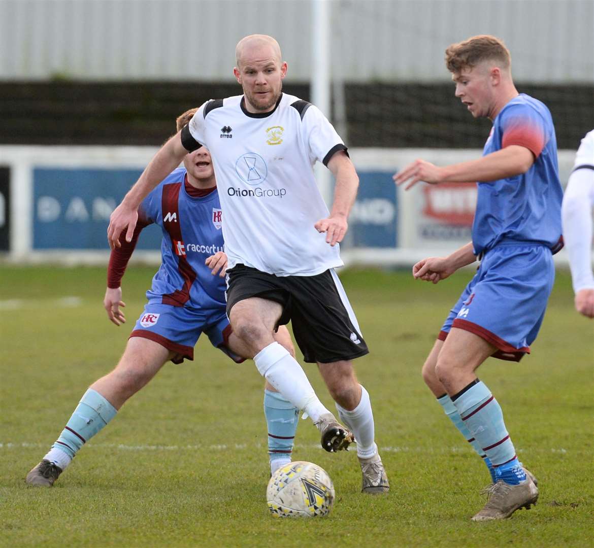 Martin Callum on a midfield run for Clach. Picture Gary Anthony.