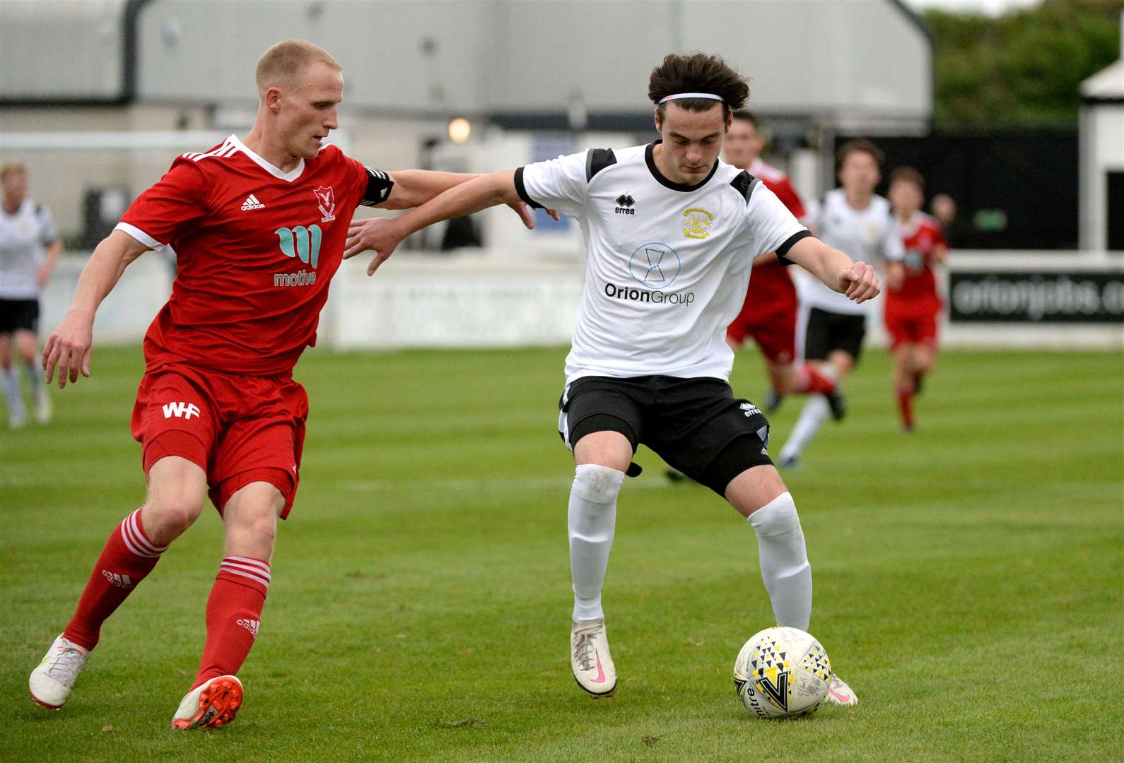 Vale captain Ross Aitken moves in on Clach's Liam Taylor. Picture: James Mackenzie..